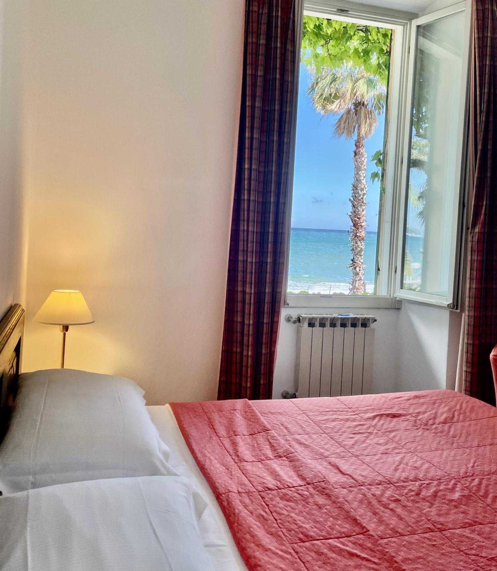 Hotel Beau Rivage Alassio Exterior foto